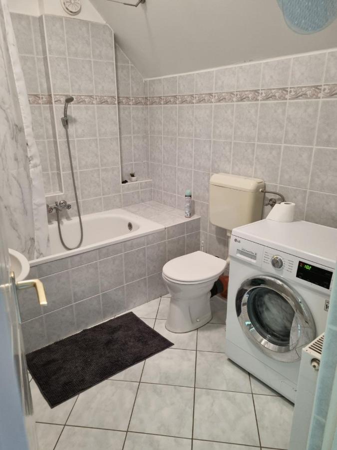 Koerteszirom Apartman Eger Luaran gambar