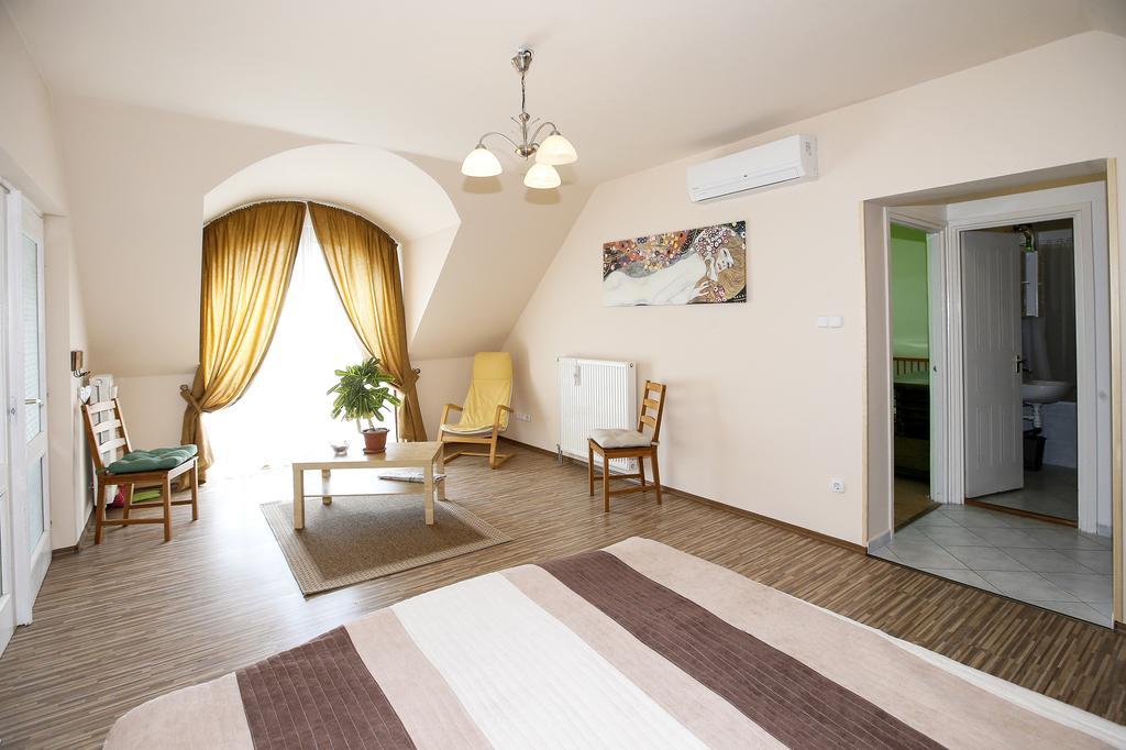 Koerteszirom Apartman Eger Luaran gambar